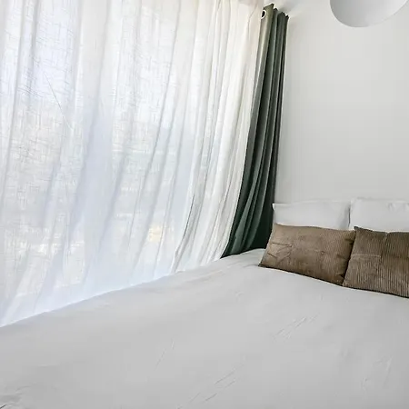 Light - Intimate Faubourg *