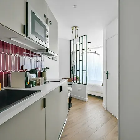 Light - Intimate Faubourg